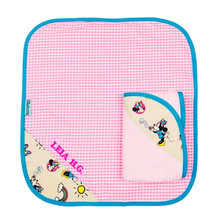 conjunto de mantel y toalla para desayunar en el colegio. Rosa y decoración Minnie Mouse